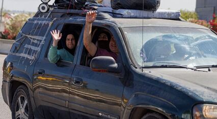 Displaced families return to destroyed towns in southern Lebanon despite warnings
