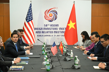 Crucial Talks Between US and China at ASEAN Summit


