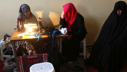 ஆப்கானிஸ்தான் பெண்கள் உரிமைகள்: தாலிபான் கட்டுப்பாடுகள் உரிமை நெருக்கடியை உருவாக்குகின்றன என்று ஐ.நா.