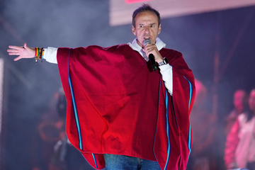 Bolivia presidential run-off: Voters to choose between centrist and conservative