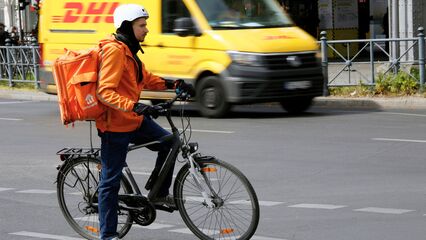 ஜெர்மனியின் லீஃபெராண்டோ பெருமளவிலான பணிநீக்கங்கள் டெலிவரி தொழிலாளர்களுக்கு மோசமான ஊதியம் மற்றும் நிலைமைகள் குறித்த அச்சங்களை எழுப்புகின்றன.