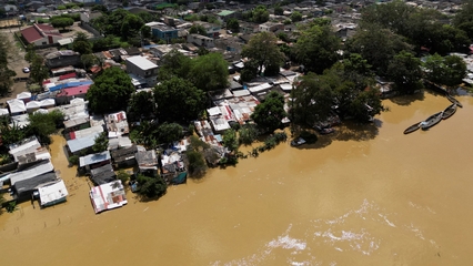 Colombia battles ongoing flood threat: Communities work to hold back rising rivers