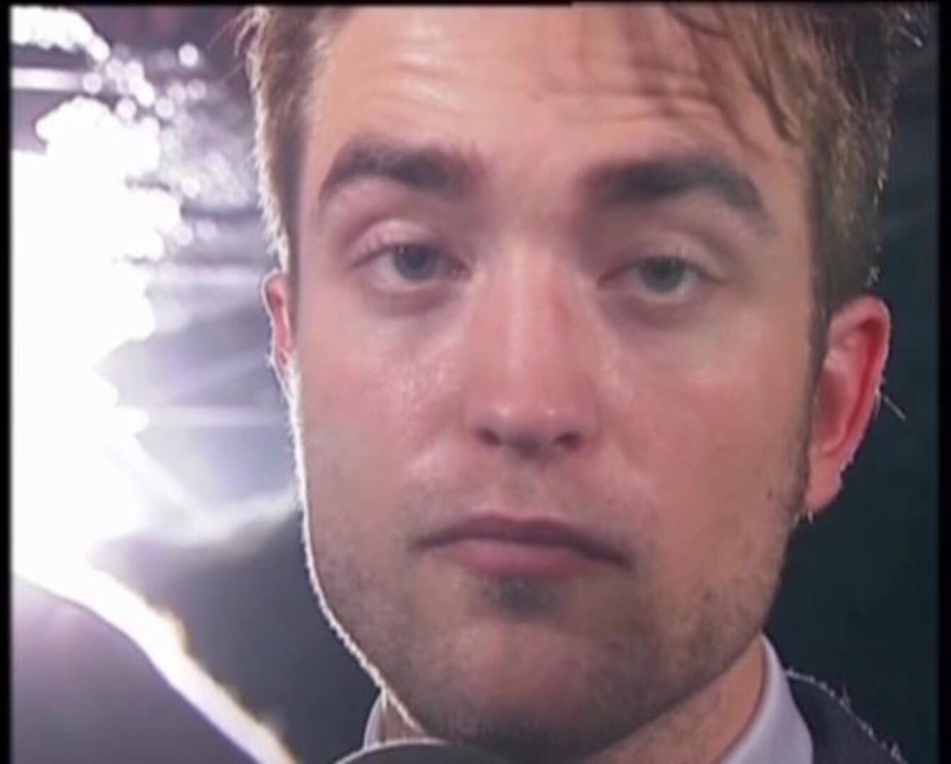 Robert Pattinson y Kristen Stewart se pelean en público en el estreno de «Amanecer»