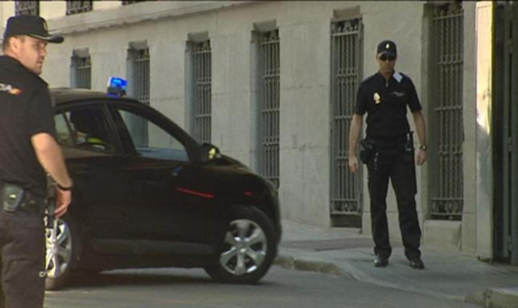 El juez manda a prisión a uno de los yihadistas y mantiene detenidos a los otros dos