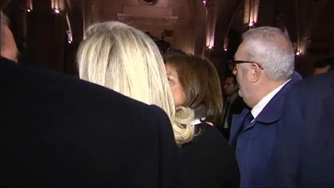 Imagen de los familiares de Barberá frente a José María Aznar