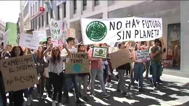 Miles de jóvenes luchan contra el cambio climático