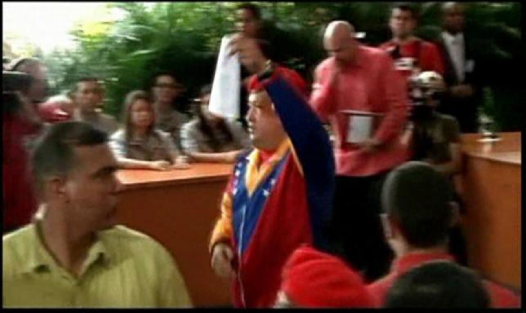 Hugo Chávez inscribe su candidatura para las elecciones de octubre