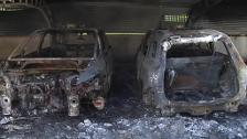 Seis coches y 25 motos calcinadas en un incendio en una comisaría de Palma de Mallorca