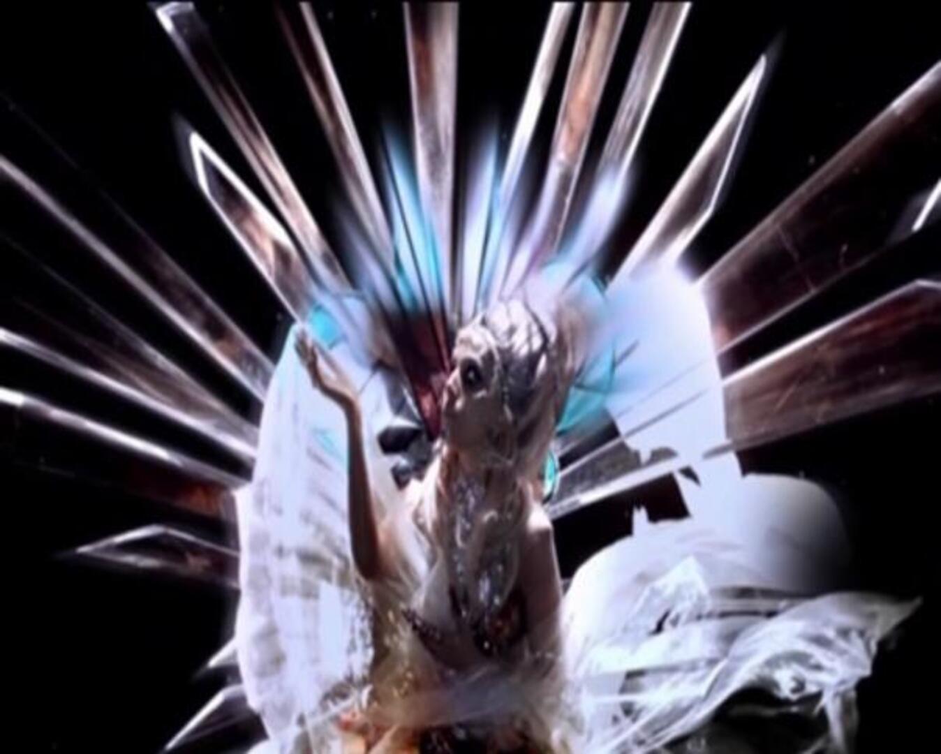 Armani diseña el armario de Lady Gaga para la gira asiática de «Born this way»