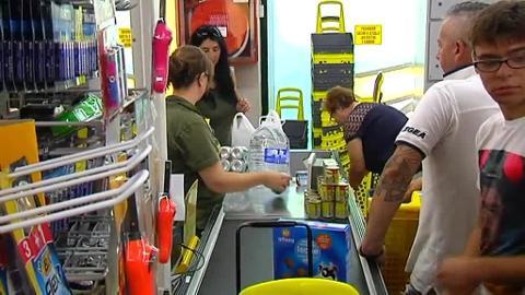 Imagen de archivo de empleados en una fábrica