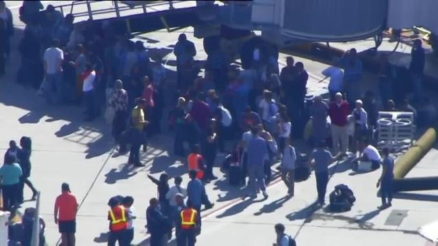 Francotiradores en las inmediaciones del aeropuerto de Fort Lauderdale