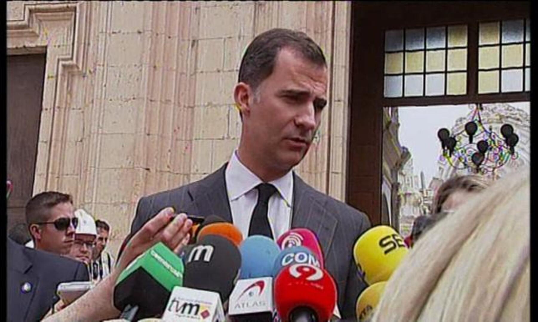 El Príncipe de Asturias alienta a Lorca a «levantarse con fuerza y encarar al futuro»