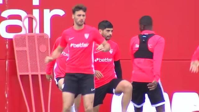 El Sevilla entrena a las 14:00 para aclimatarse a la hora del partido
