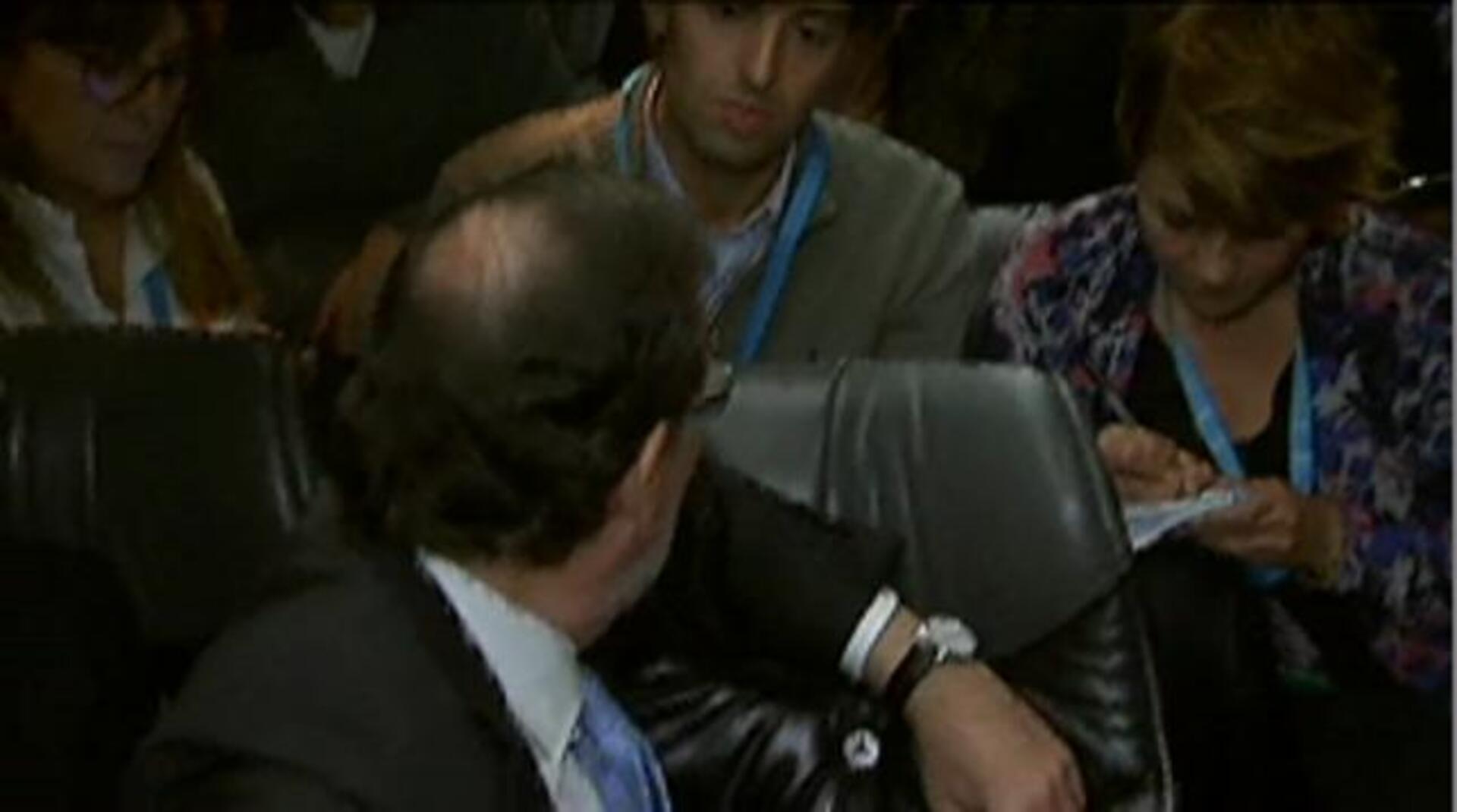 Mariano Rajoy y Pedro Sánchez se saludan en el funeral por los policías asesinados en Kabul