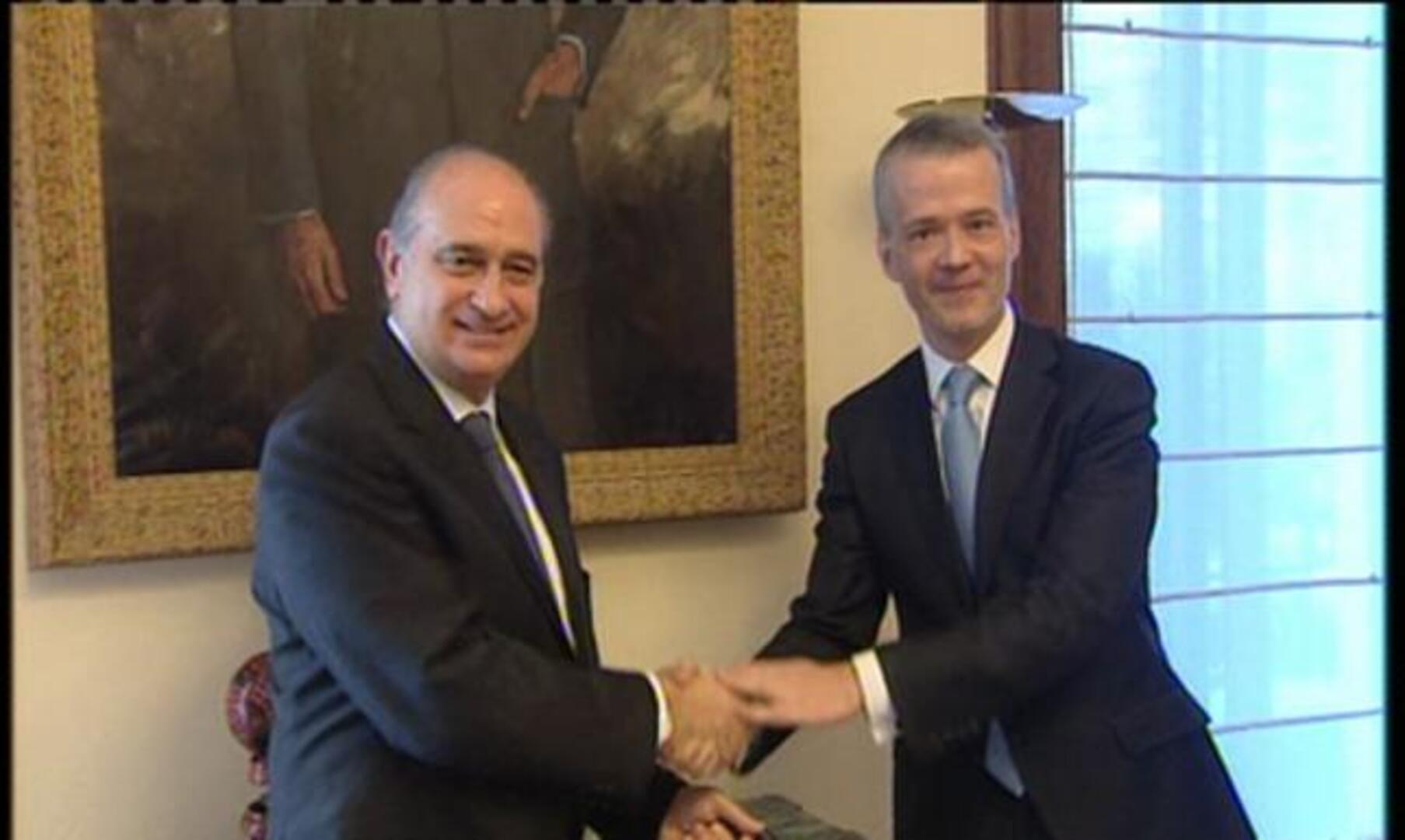 El ministro del Interior advierte a ETA que el cese definitivo es «insuficiente»