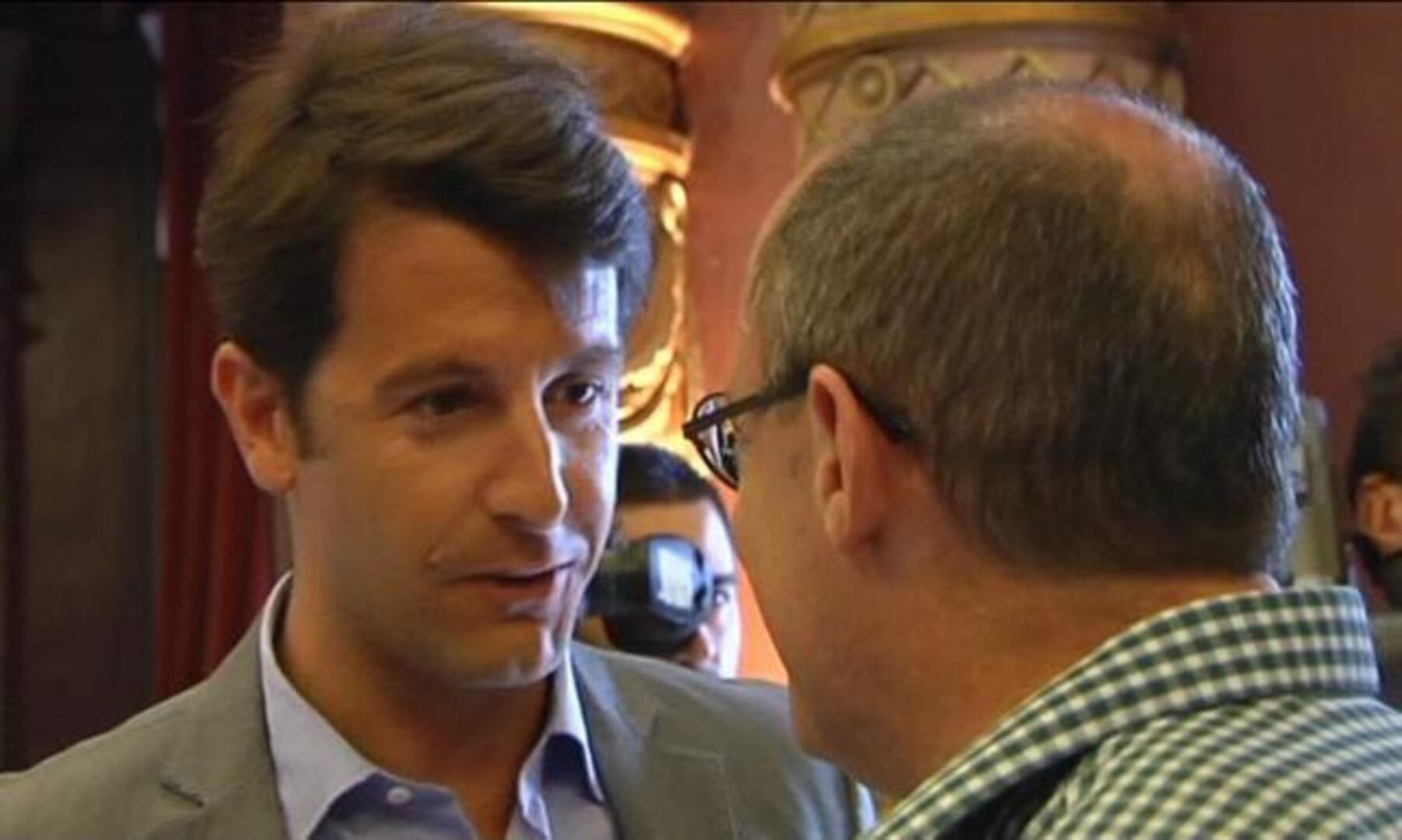 Pons se disculpa en nombre del PP por el brindis con el alcalde de Bildu