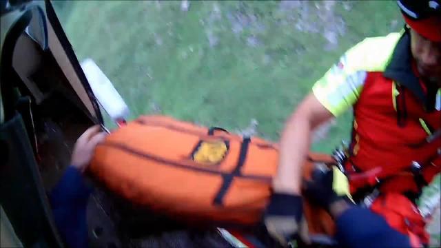 Cae 5 metros por una ladera y deja solo en un saliente a un niño de 10 años