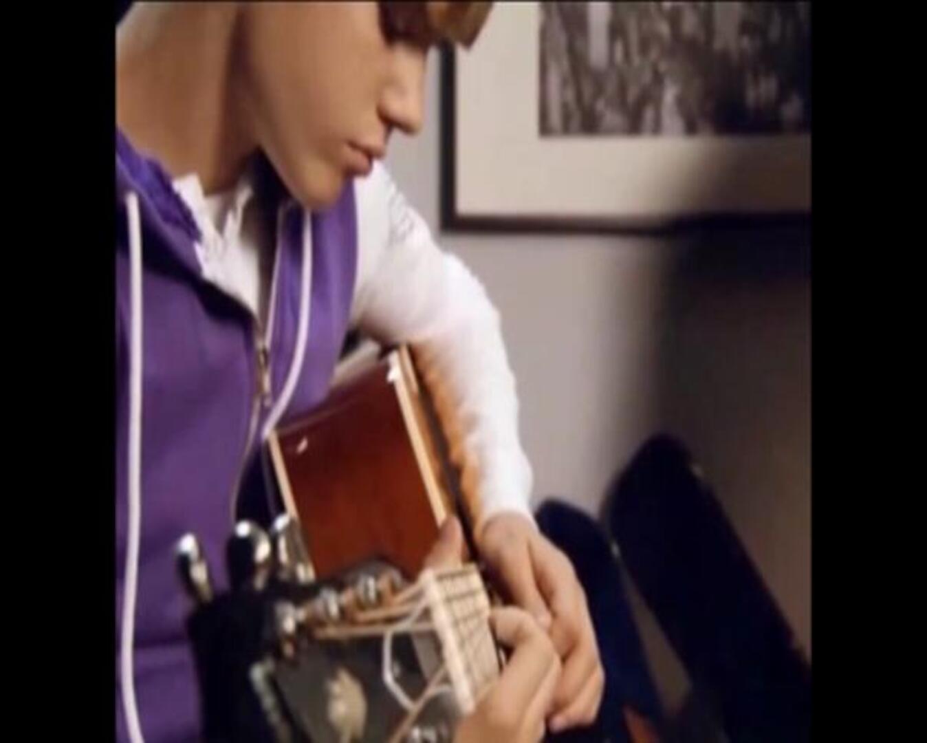 Justin Bieber se lía a golpes con un paparazzi