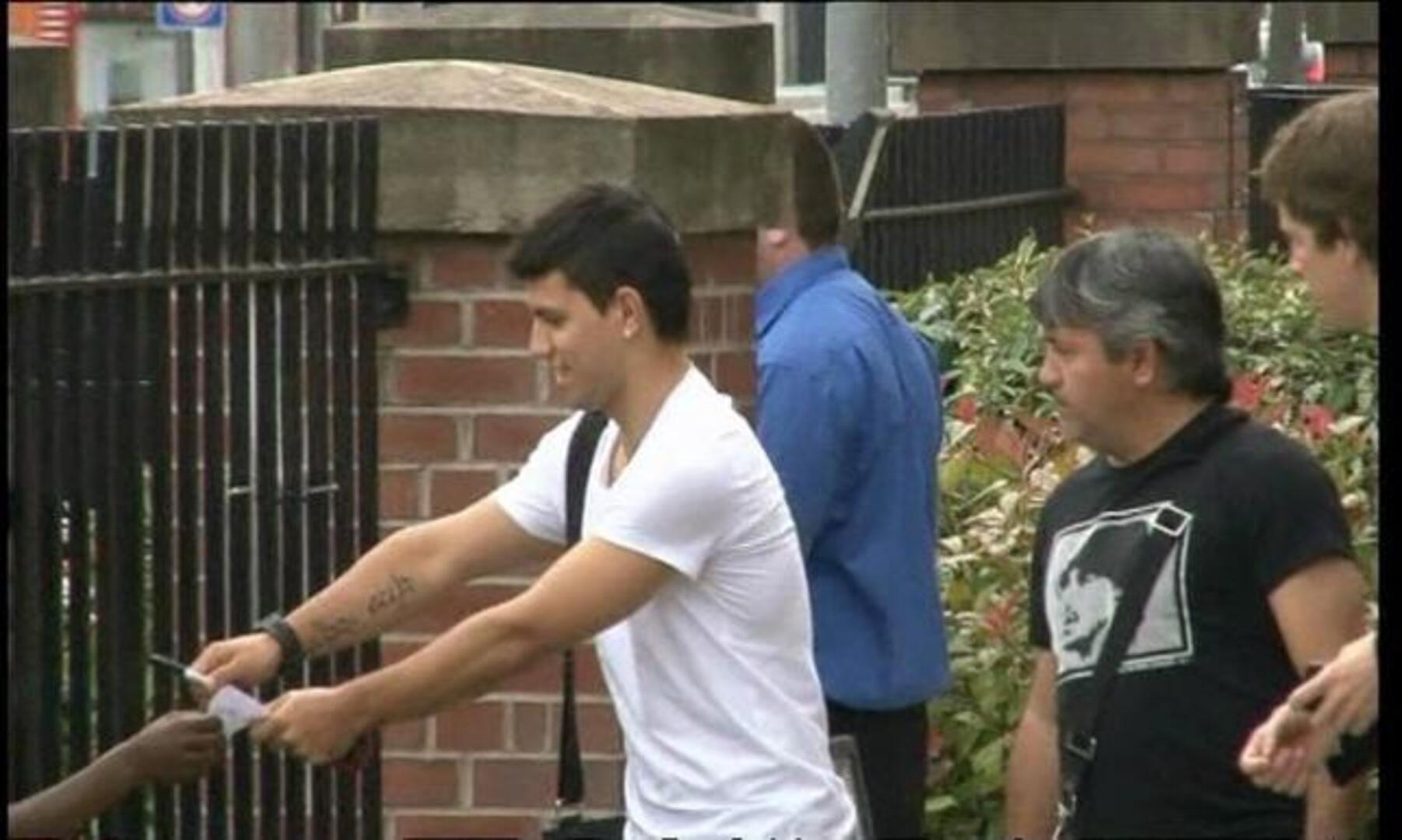 El Manchester City rescata al Kun