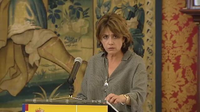 La ministra de Justicia, Dolores Delgado, ha entregado este martes 11 certificados de reparación y reconocimiento personal