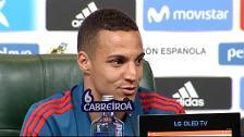 Rodrigo: "Iago es más versátil, Diego Costa es más de área y yo estoy en medio"