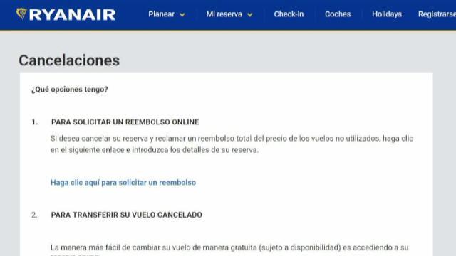 Dos aviones de la aerolínea irlandesa Ryanair esperan su siguiente vuelo en el aeropuerto de Charleroi (Bélgica)