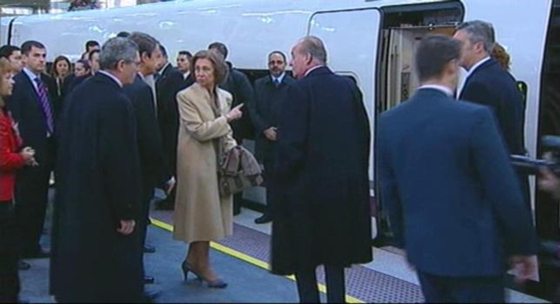 El primer viaje de AVE oficial llega a Valencia