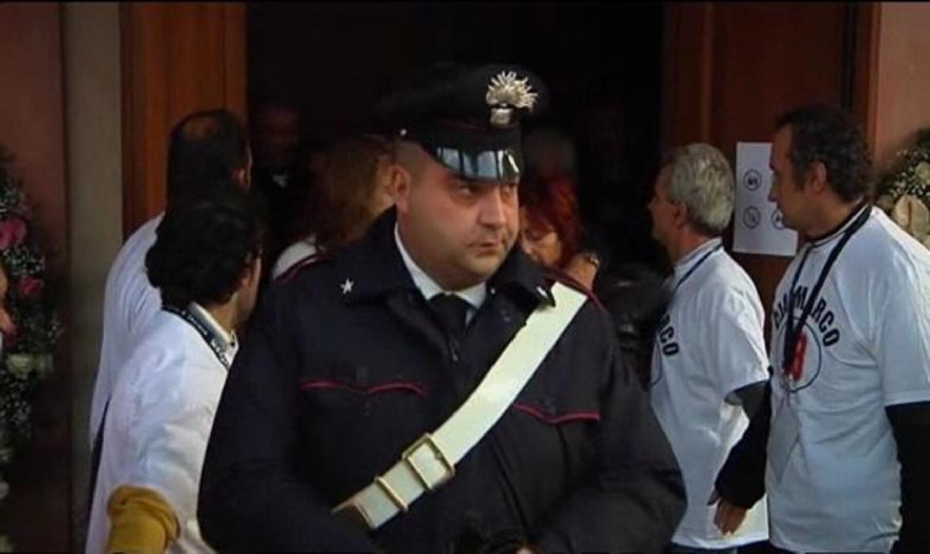 Valentino Rossi, en el funeral de Simoncelli: «Joder, te echo de menos»