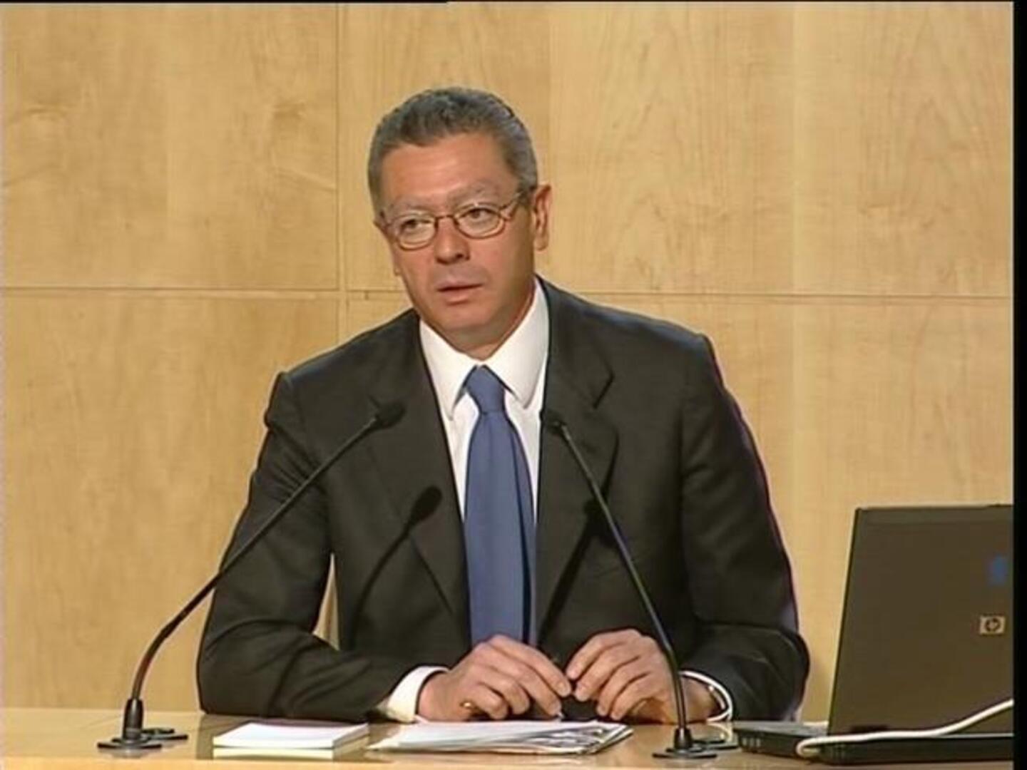 Gallardón dice que hay que atender a los mendigos «aunque no lo pidan»