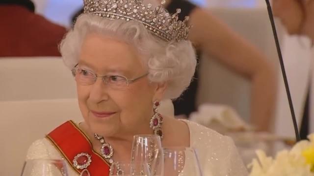 Preparan la evacuación de Isabel II ante disturbios por Brexit duro