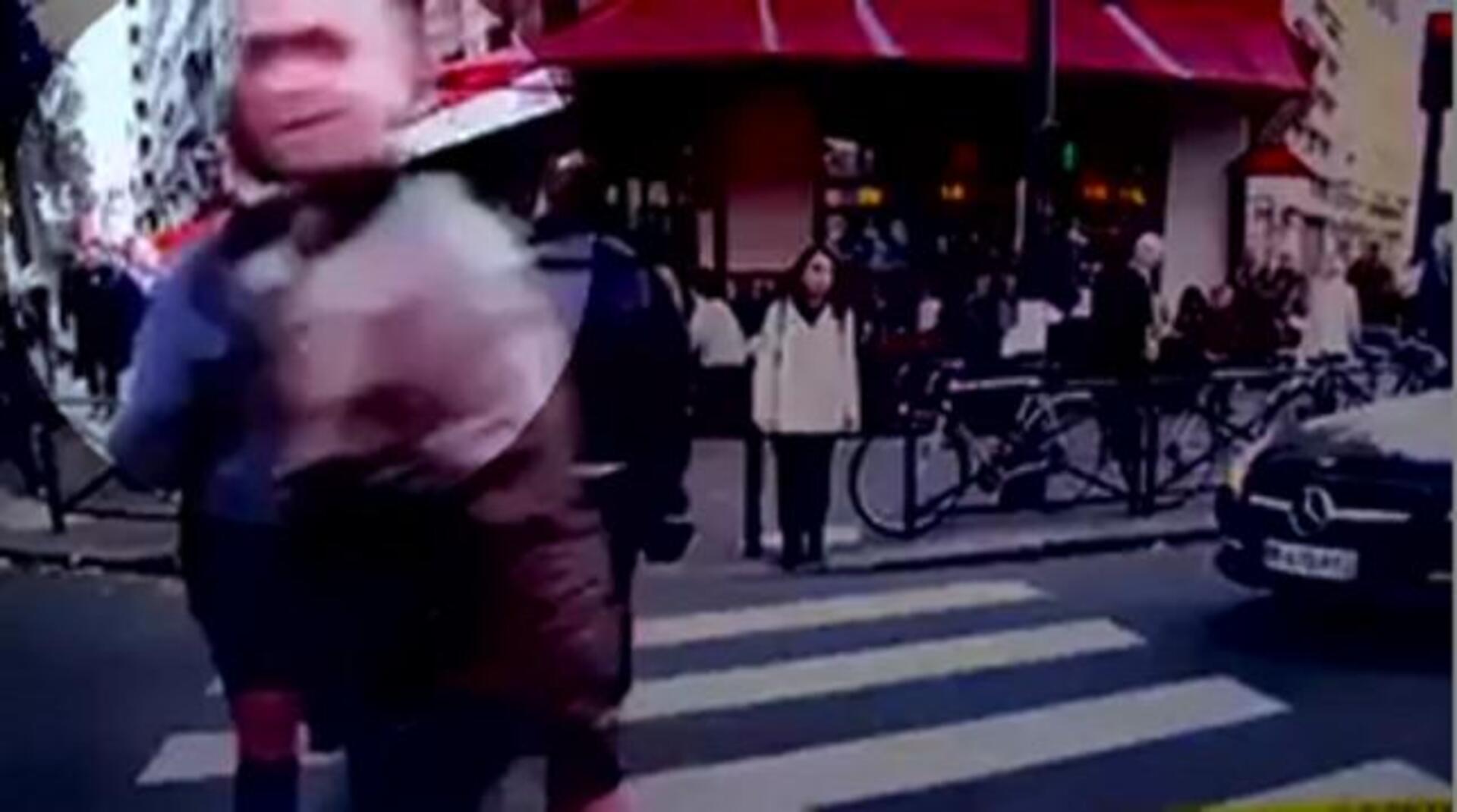 El lugar de Montreuil donde fue abandonado un coche utilizado por un comando terrorista que atentó en París