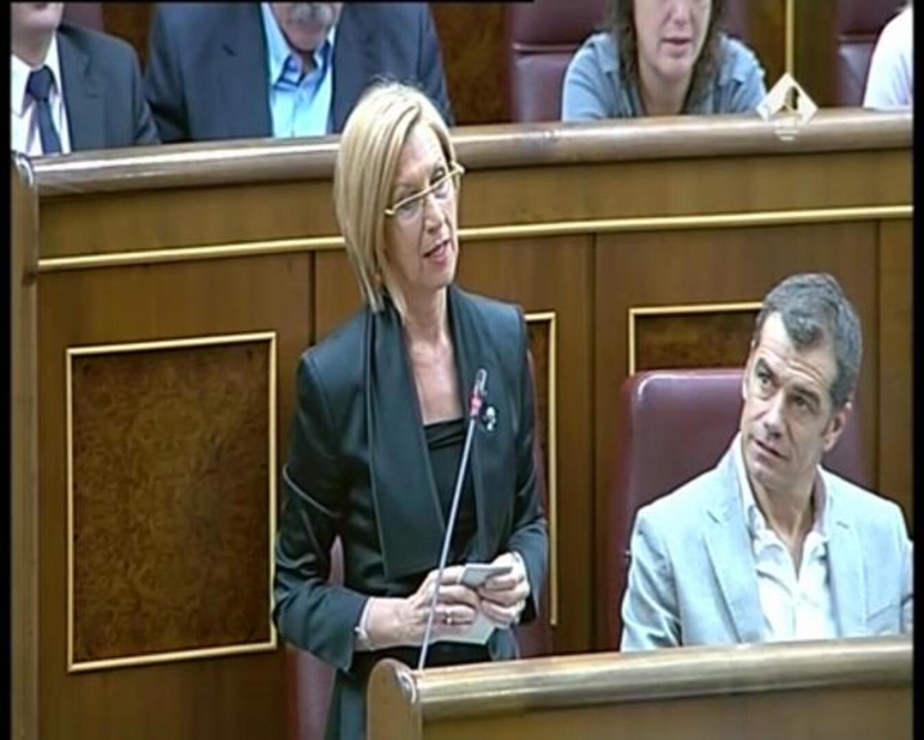 Lecciones de dicción de Rosa Díez a Rajoy: «Dígalo conmigo, reeeesssscaaaateeee»