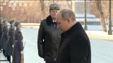 Putin rinde homenaje a los militares rusos en el Día del Defensor de la Patria