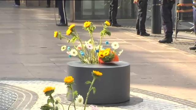 Las víctimas, protagonistas del tributo floral