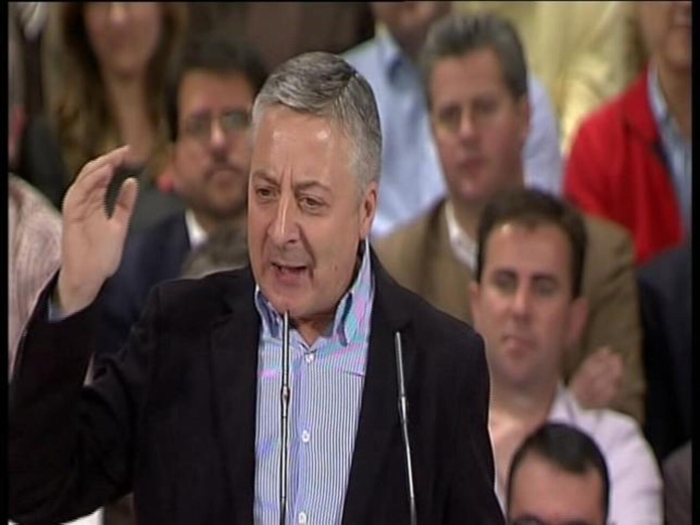 Blanco llama «cobarde» a Rajoy por dar el «sí» a Camps