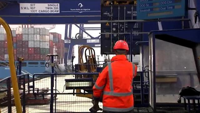 El ministro de Fomento, Íñigo de la Serna, durante su intervencion en el pleno del Congreso de los Diputados