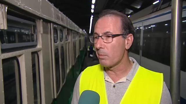 Trasladan doce coches históricos de Metro de Madrid escoltados por la Policía