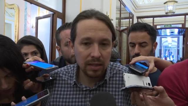 El secretario general de Podemos, Pablo Iglesias, entra este martes al Hemicilo del Congreso