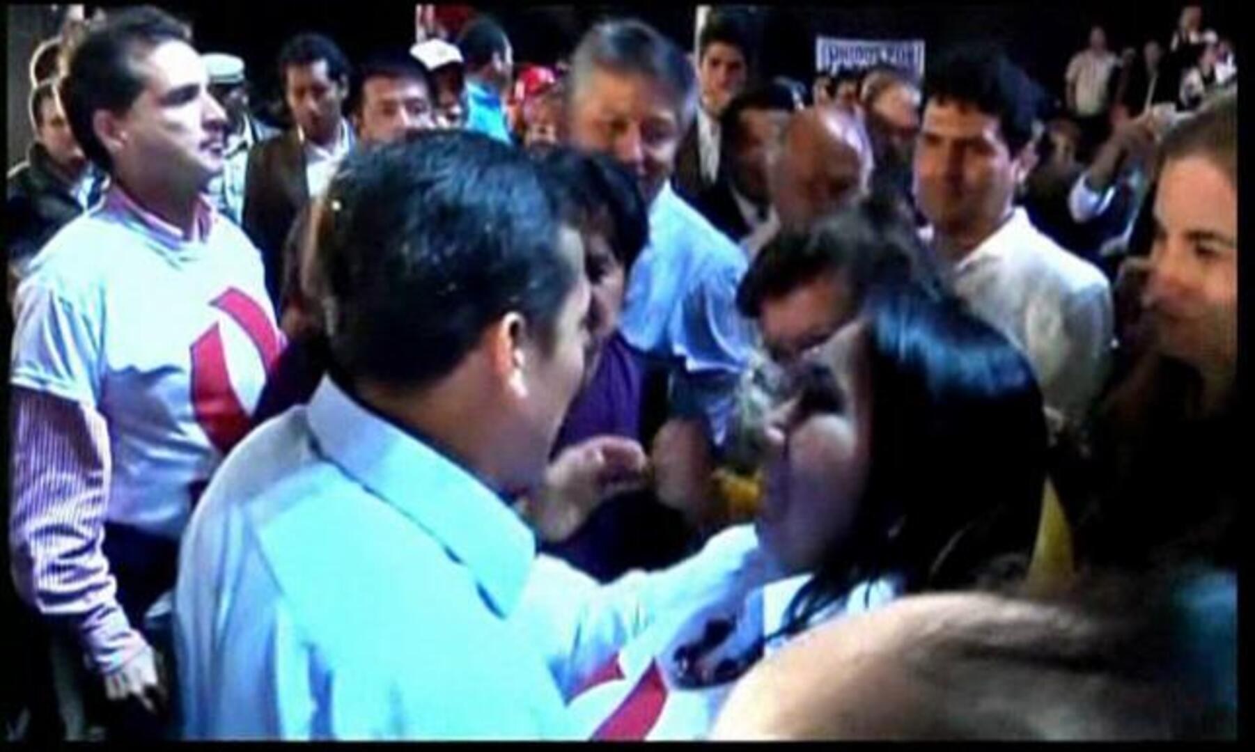 Ollanta se apoya en Vargas Llosa y Keiko en Kuzcinsky