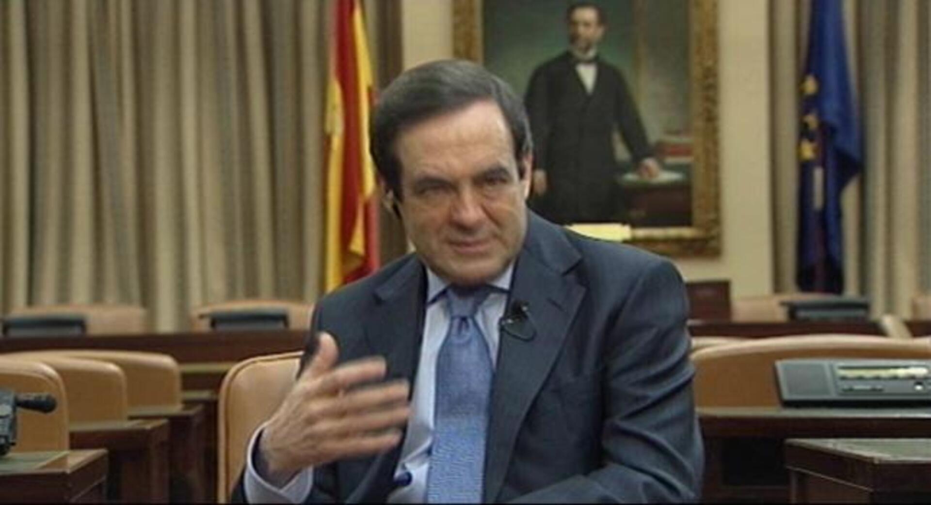 Bono ve legítimo que los ministros quieran suceder a Zapatero y, si no, «que se vayan de monaguillos»