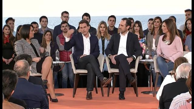 Rivera dice que &quot;la reforma&quot; que hay que hacer a la Constitución es &quot;aplicarla&quot;