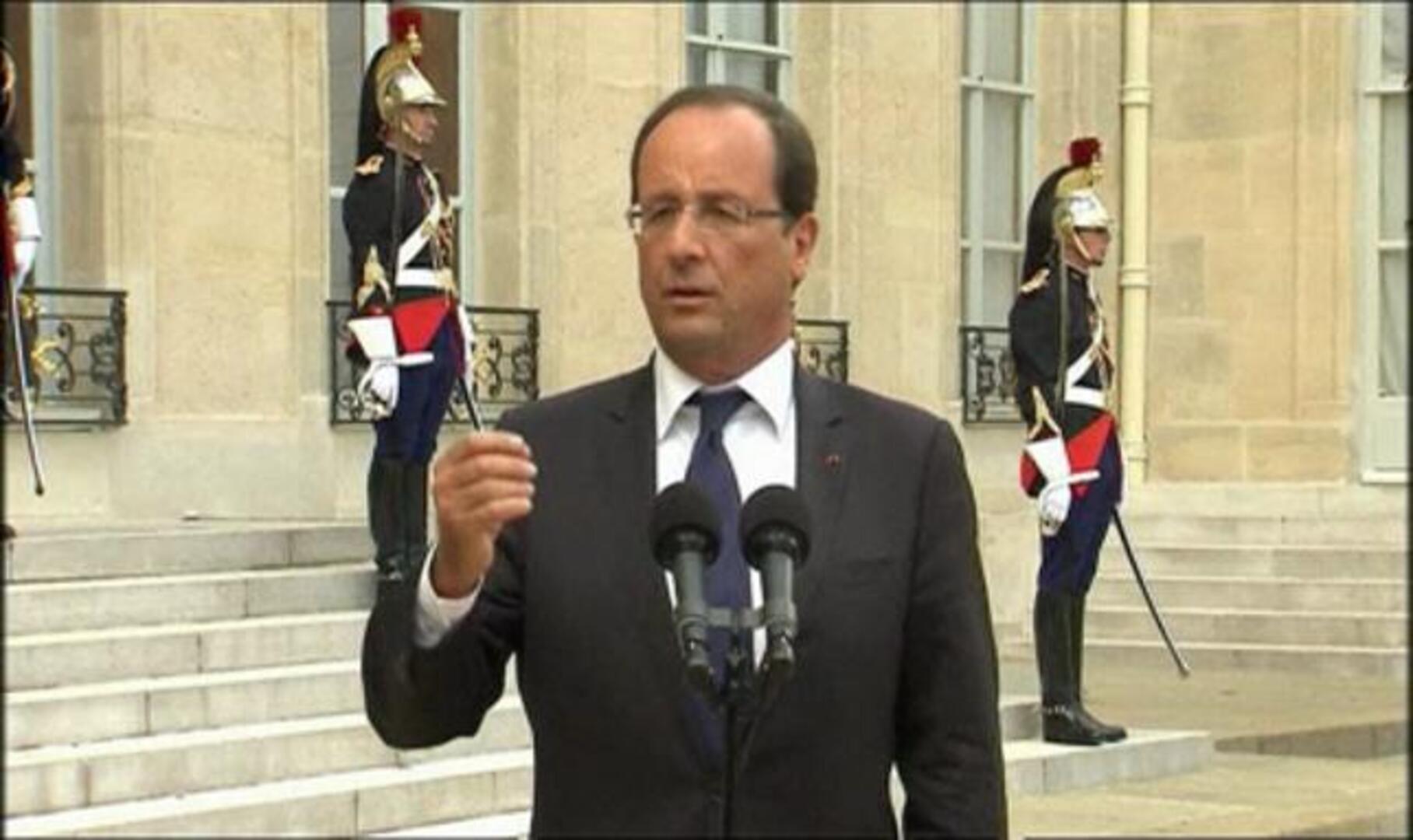 Hollande pide que deje de cuestionarse la permanencia de Grecia en el euro