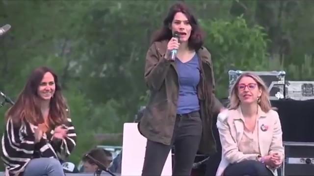 Isa Serra: &quot;El PP viene con los caminantes blancos de Vox&quot;