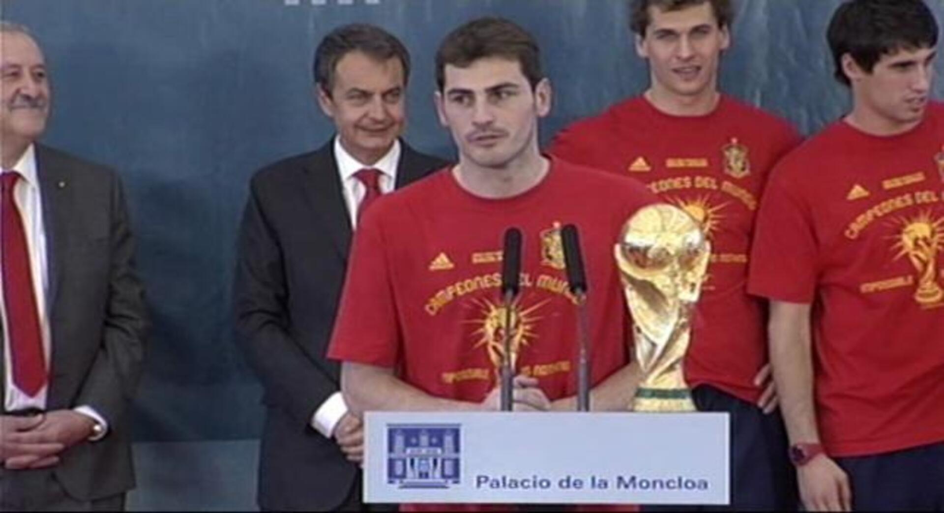 Zapatero llama a defender la bandera española