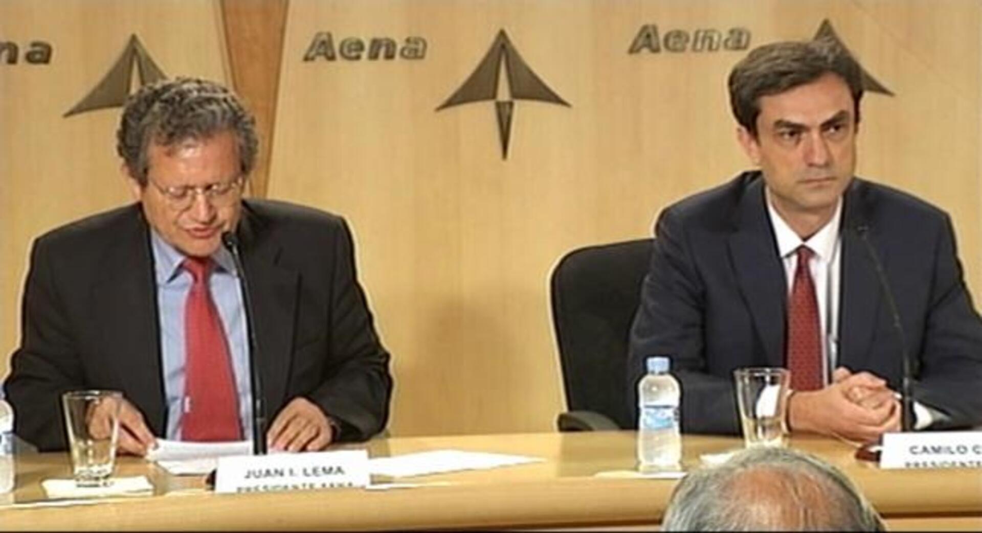 Los controladores y AENA sellan la paz tras cinco meses de conflicto