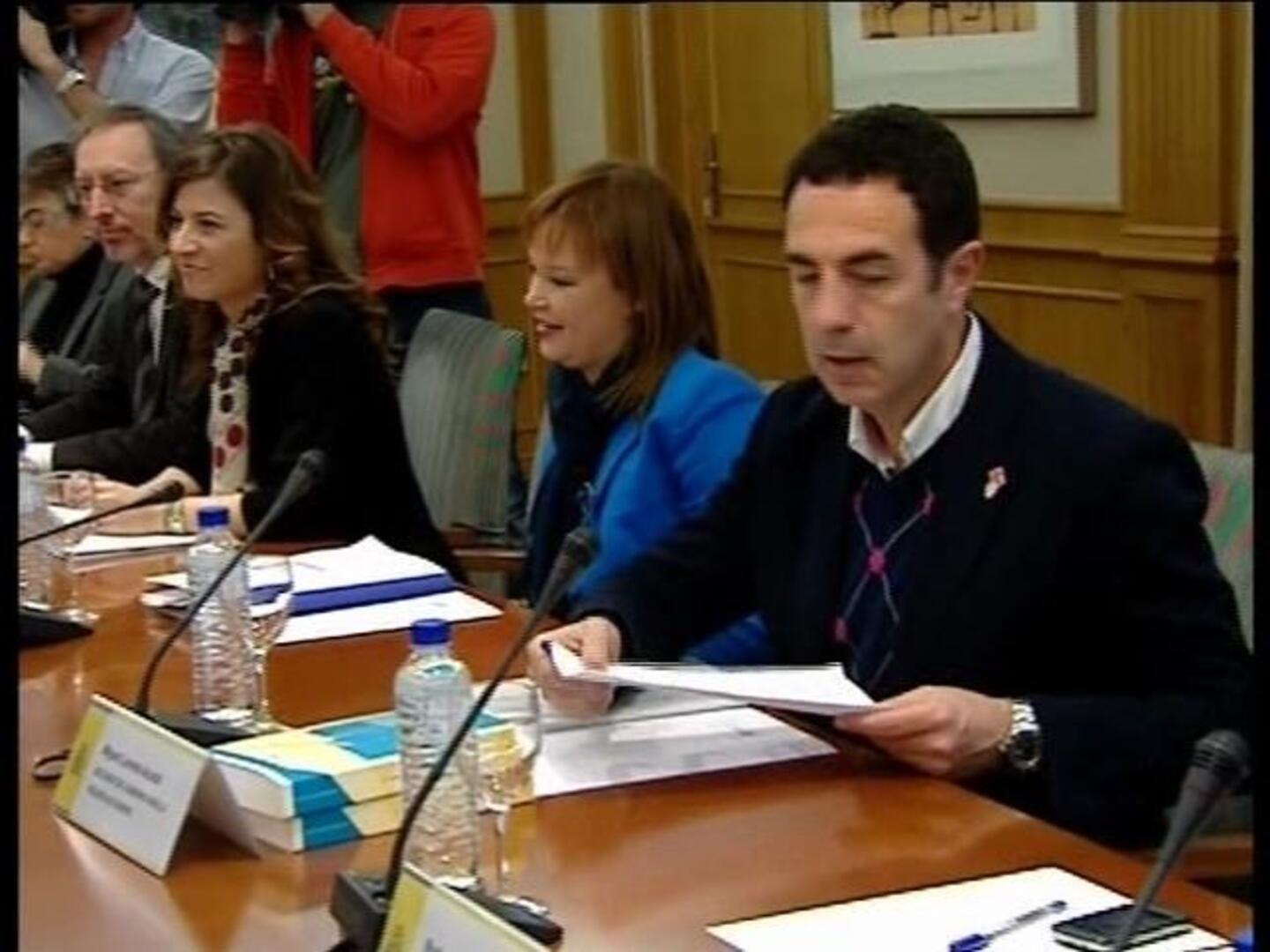 Pajín propone un foro y la cooperación de los profesores para proteger a los menores