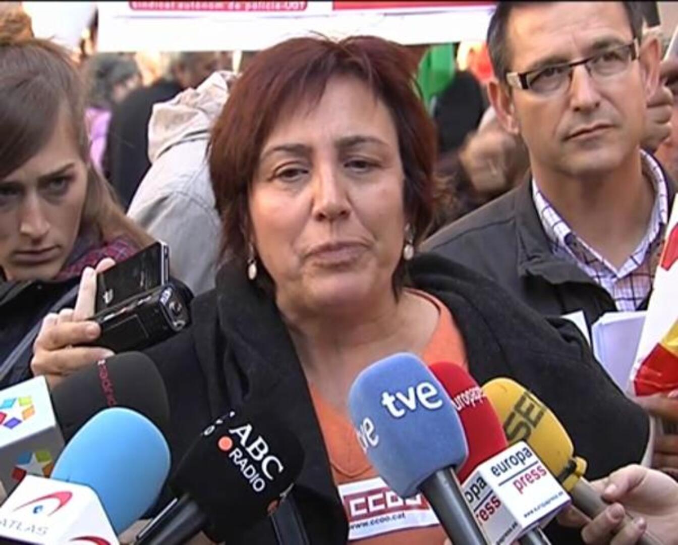 Los sindicatos presionan en la calle antes de reunirse con la Generalitat