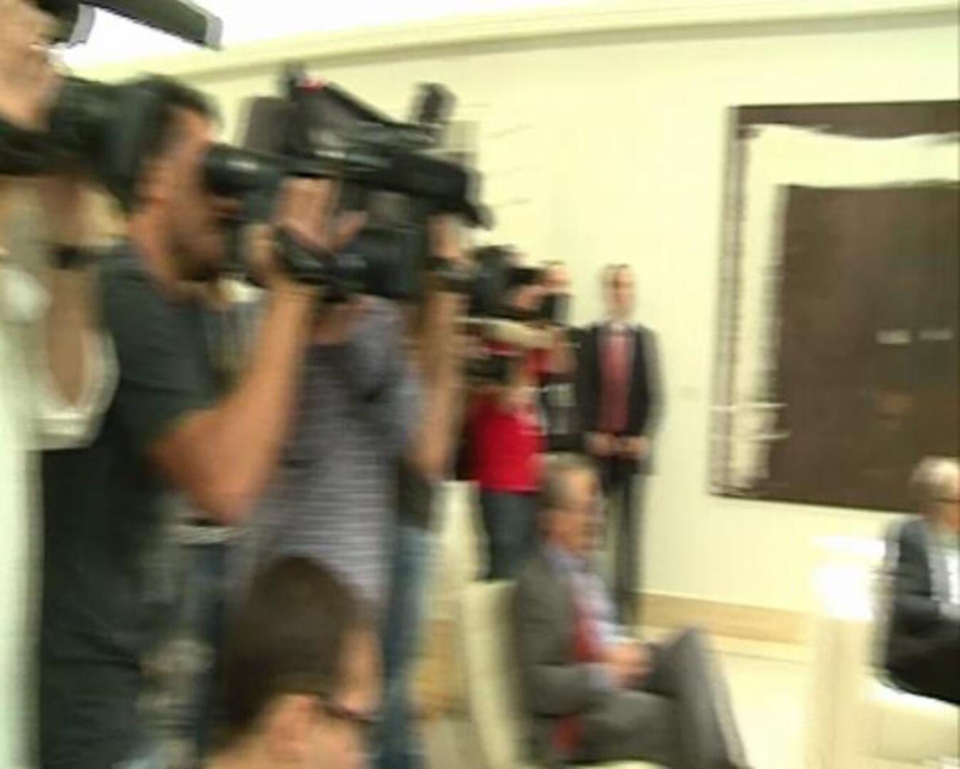 Rajoy y Almunia abordan la agenda europea en un clima de máxima tensión financiera