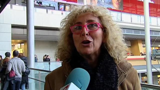 La calle Preciados, ayer por la mañana, abarrotada de gente en la primera jornada de rebajas