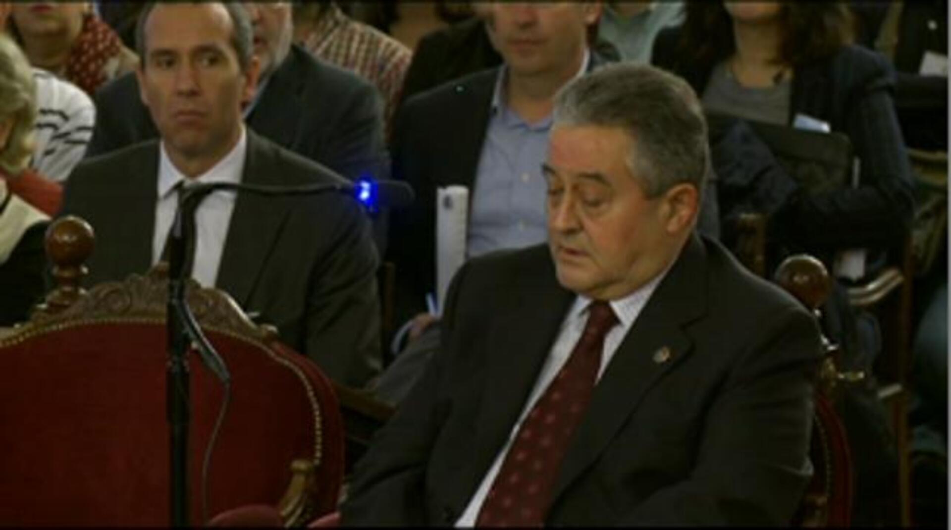 El marido de la autora confesa del crimen, durante su comparecencia